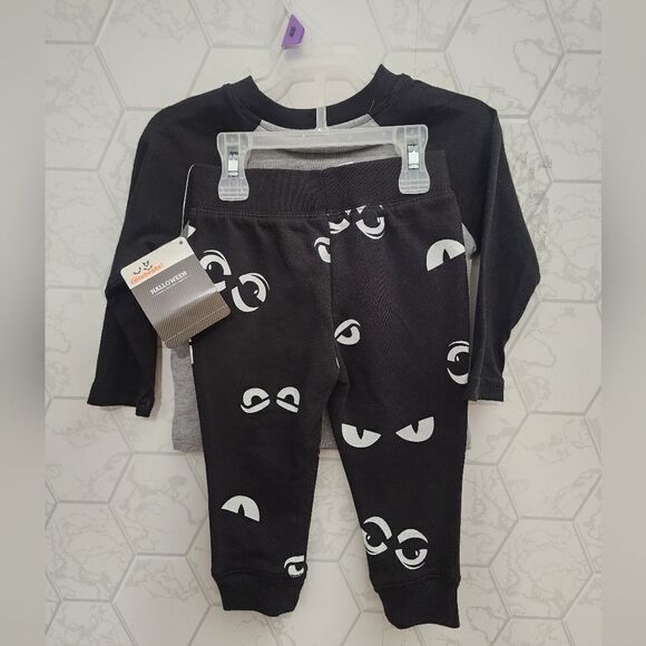 Nwt Toddler Boy's Halloween Clothes Bundle,  Sizes 12 months and 2T - Picture 3 of 6